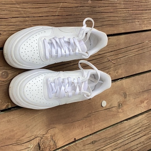 White Nike Air forces 8.5 Women (only wore twice) - Picture 5 of 5